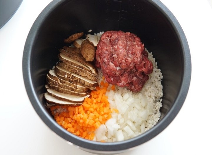 Mẹo nấu cháo bò cho bé bằng nồi cơm điện nhanh mà vẫn ngon ngọt